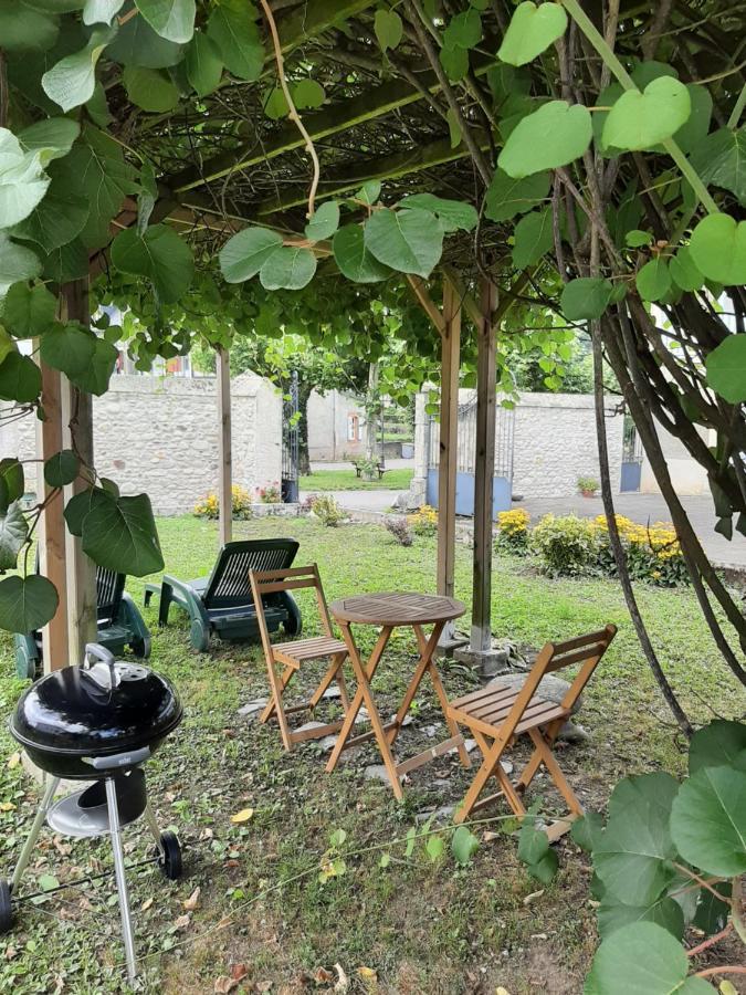Bel appartement rénové dans maison bigourdane Pouzac Exterior foto